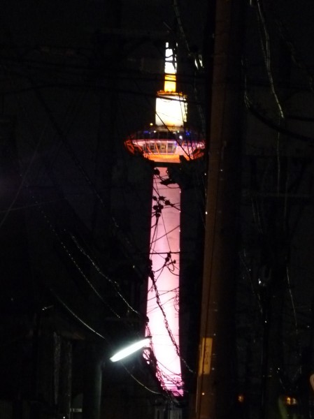 京都タワーピンクリボン照明