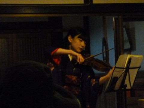 山本紗由さんのバイオリン - イノチコアin青垣『音とろうそくの夕べ』